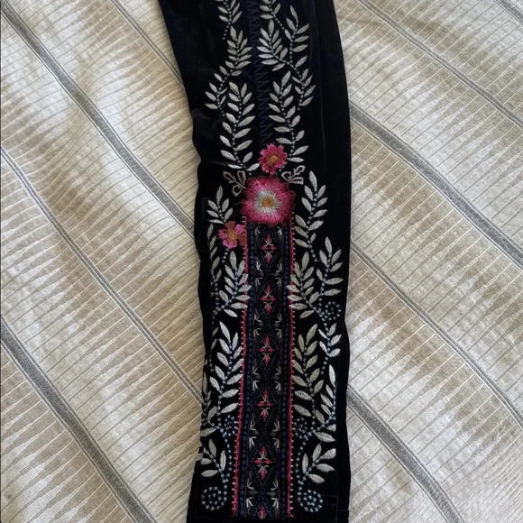 Johnny Was Stretch Velvet Embroidered Black Pants Size S - Picture 7 of 9
